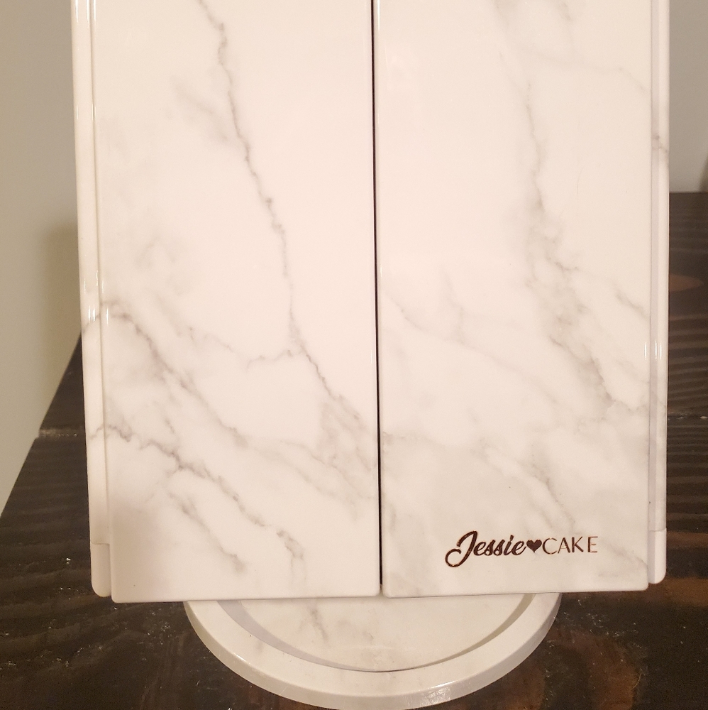 Jessie Cake Lighted Mirror